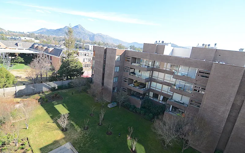 Edificio-y-jardines-